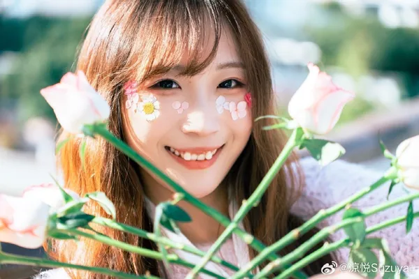 阳光里的凉悦